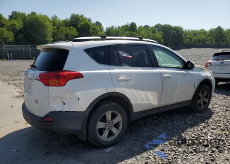 2015 Toyota Rav4 Xle z USA, uszkodzony, nr VIN 2T3RFREV9FW240232